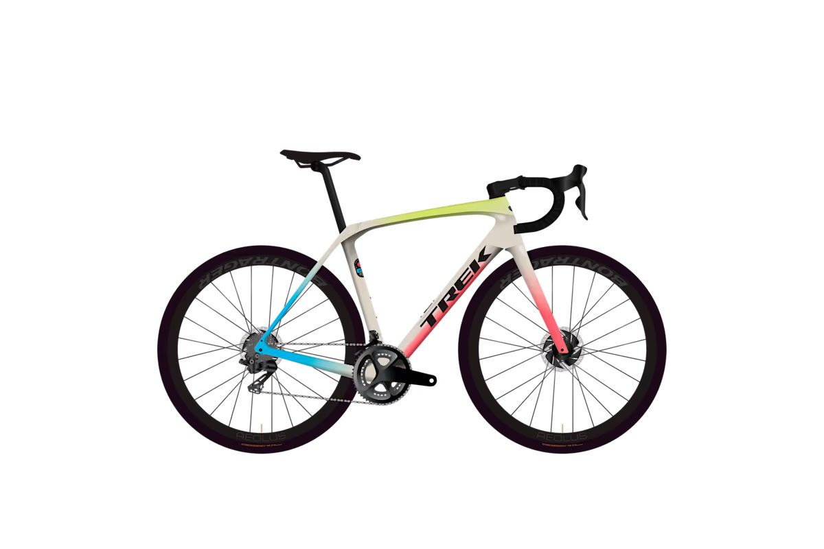 TREK DOMANE SL 6 GEN 4 ERA WHITE/GLOWSTICK/CORAL FADE TREK DOMANE SL 6 GEN 4 ERA WHITE/GLOWSTICK/CORAL FADE