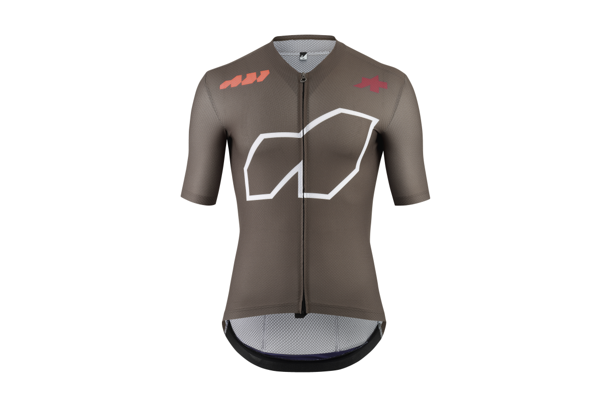 MAGLIA ASSOS UOMO EQUIPE R JERSEY S11 WE ARE THE A MOKA BROWN MAGLIA ASSOS UOMO EQUIPE R JERSEY S11 WE ARE THE A MOKA BROWN