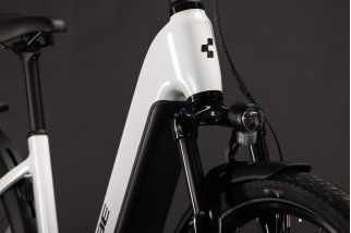 Doctorbike CUBE TOURING HYBRID ONE 600 METALLICWHITE´N´CHROME - EASY ENTRY